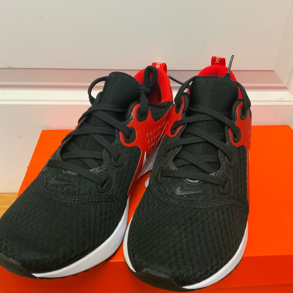 New Nike Legend React Men's Size 6.5 Black/red Running /Walking Sneaker